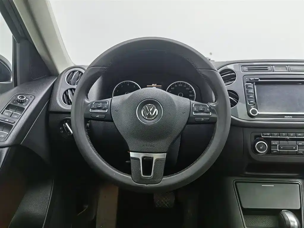 Volkswagen Tiguan 2012 2.0TSI Comfort фото 11