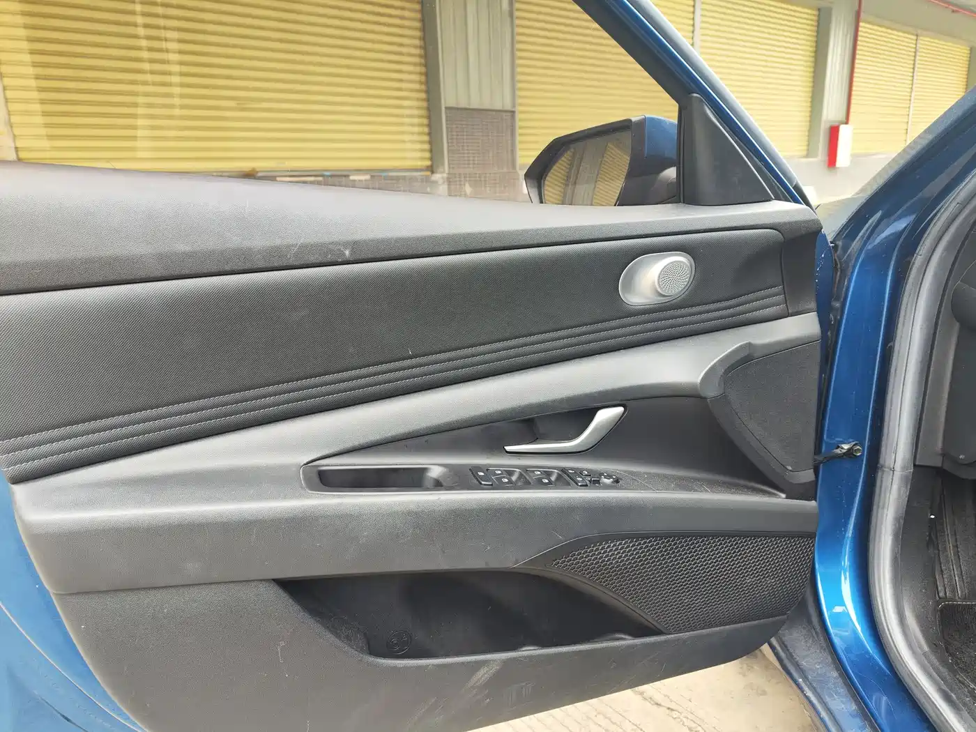 Hyundai Elantra 2021 1.5L CVT LUX Premium Edition фото 10