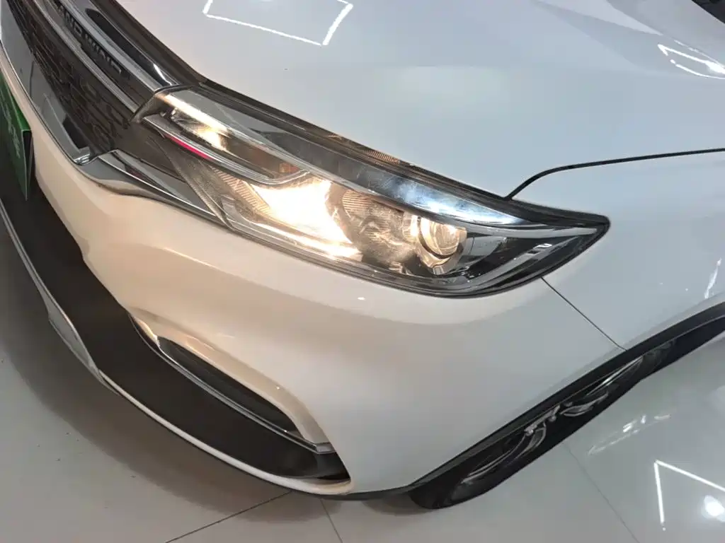 Landwind XIAOYAO 2019 2018 Facelift 1.5GTDI CVT Panoramic Gold Edition