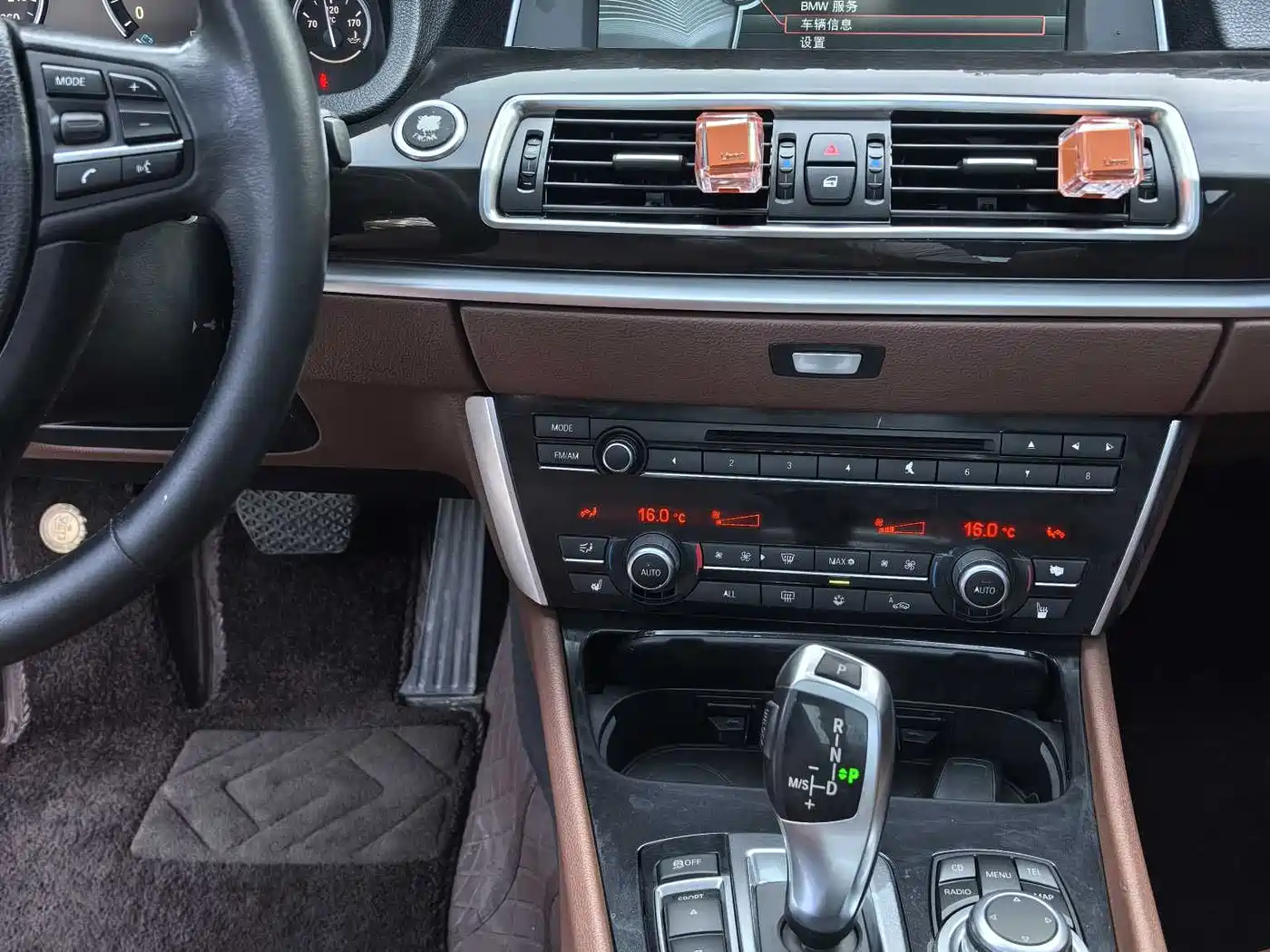 BMW 5 Series GT 2010 535i Leading Model фото 7