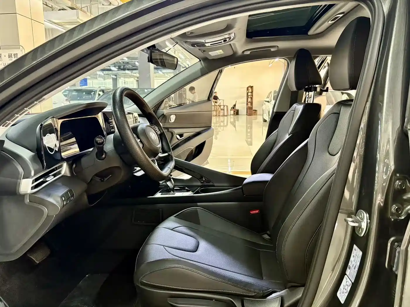 Hyundai Elantra 2023 1.5L CVT GLX Elite Edition фото 5