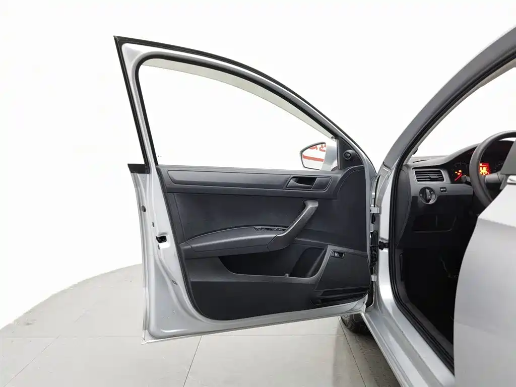 Volkswagen Santana 2015 1.4L Manual Trend Edition фото 8