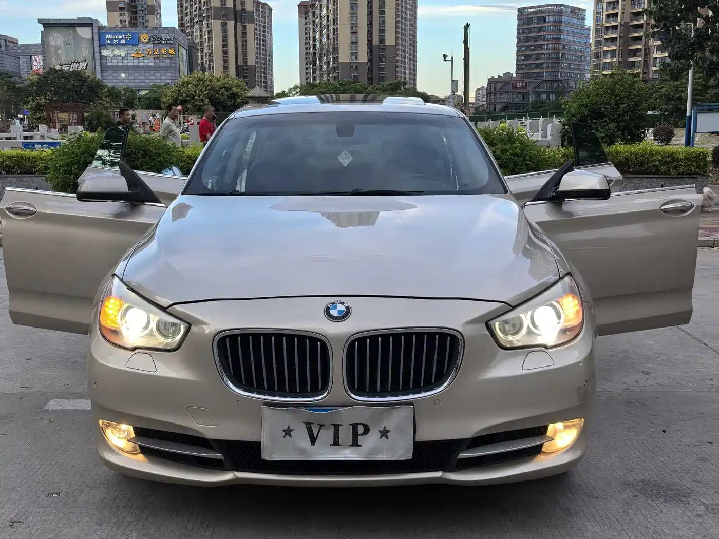 BMW 5 Series GT 2010 535i Leading Model фото 5