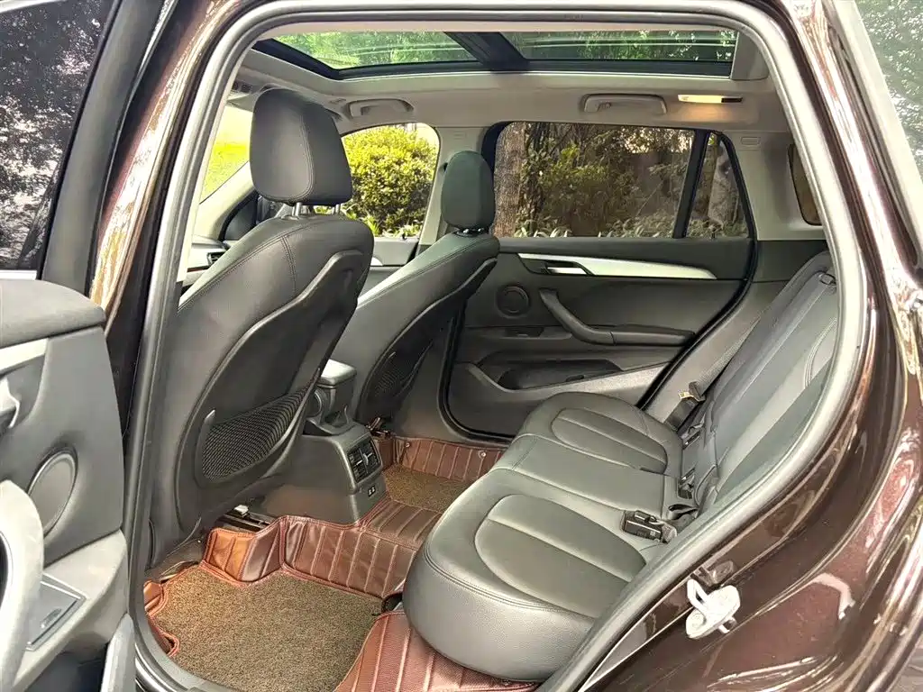 BMW X1 2019 sDrive20Li Leading Model фото 4