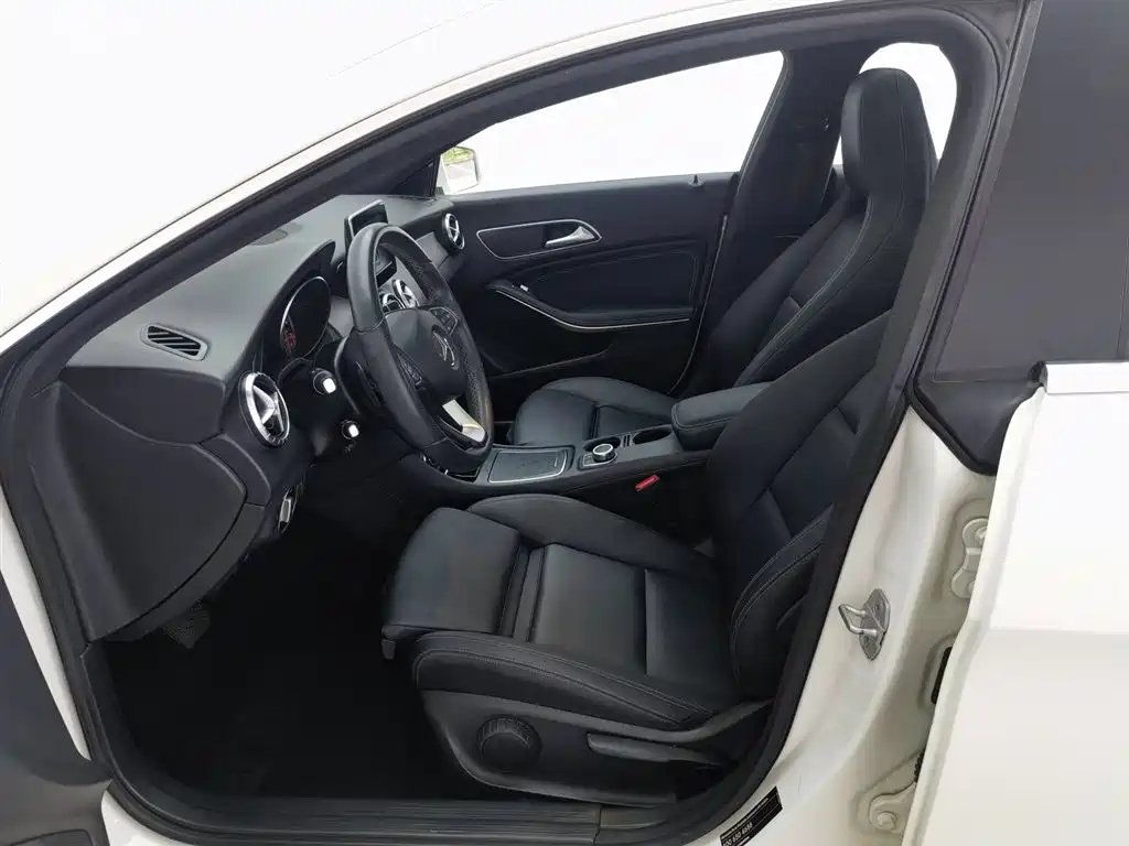 Mercedes-Benz CLA (Import) 2017 CLA 200 Dynamic фото 10