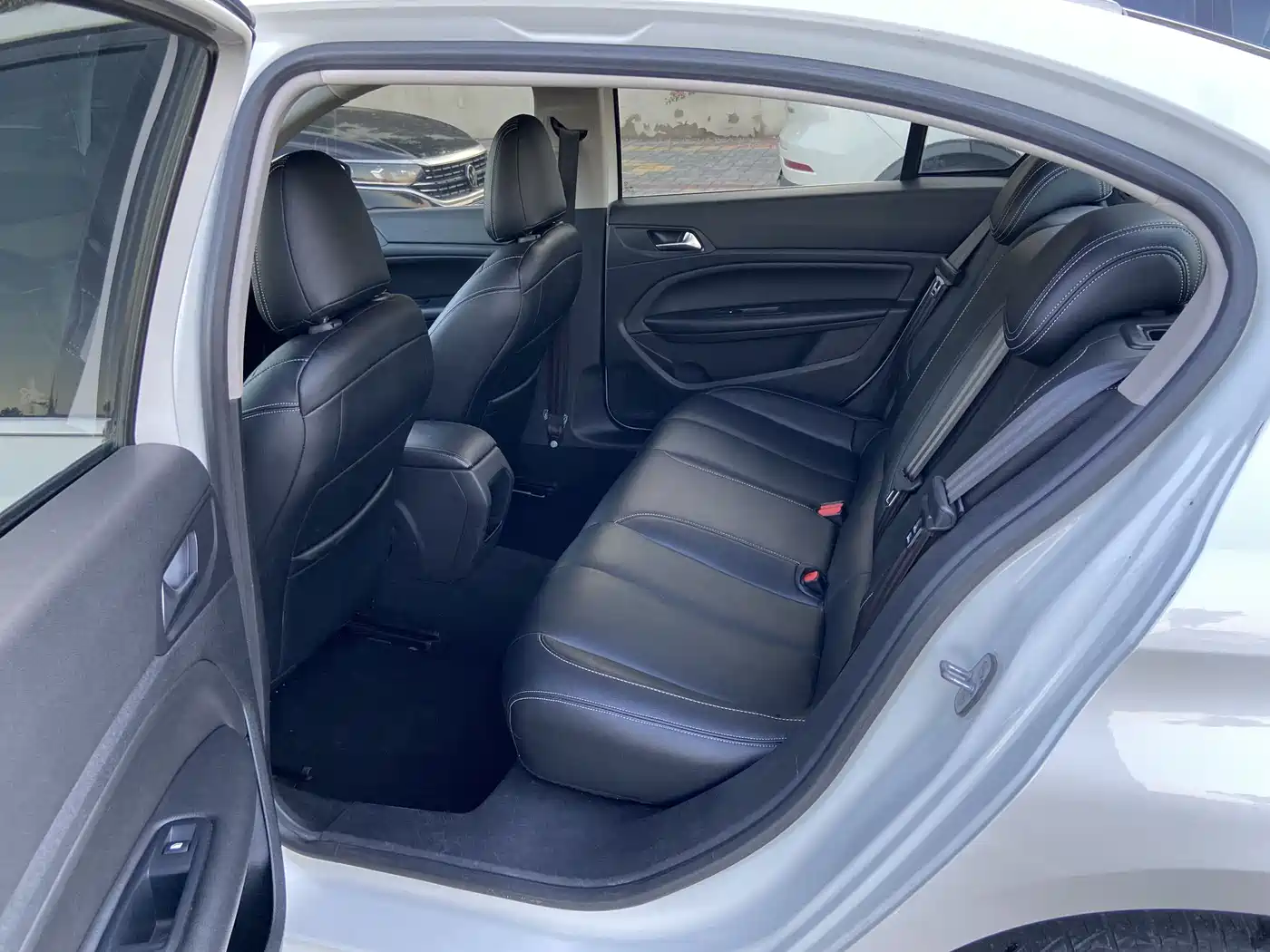 Peugeot 408 2014 1.8L Manual Leading Edition фото 9