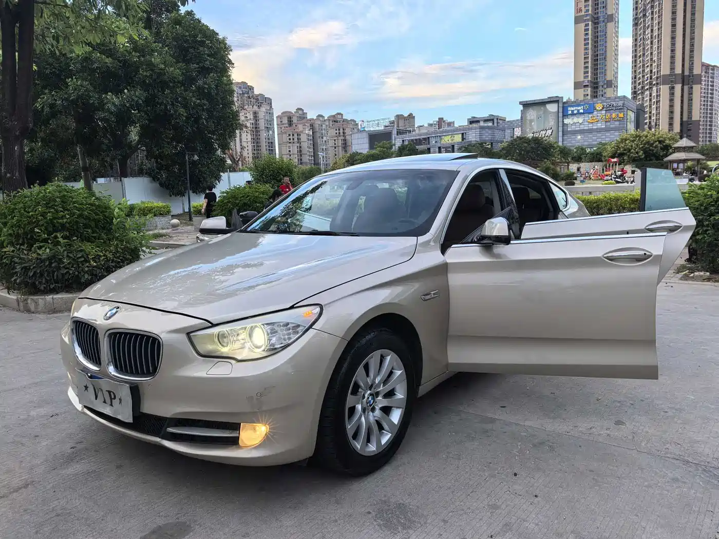 BMW 5 Series GT 2010 535i Leading Model фото 6