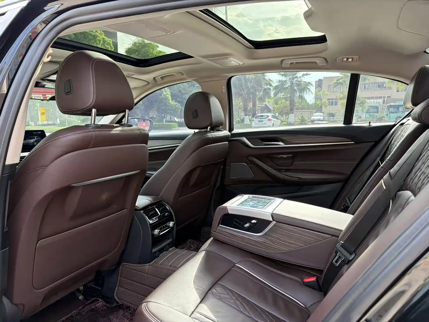 BMW 5 Series 2019 530Li Premium Luxury Package фото 7