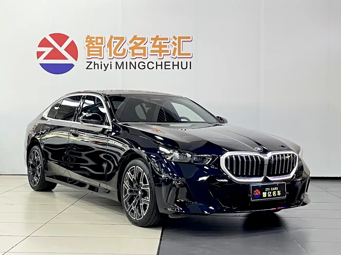 BMW 5 Series 2025 530Li Premium M Sport Package фото 3
