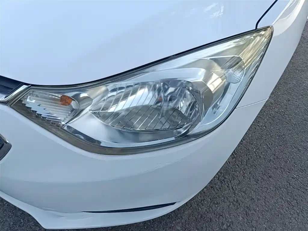Chevrolet Sail 2015 Sail 3 1.5L Manual Ideal Sunroof Edition фото 24