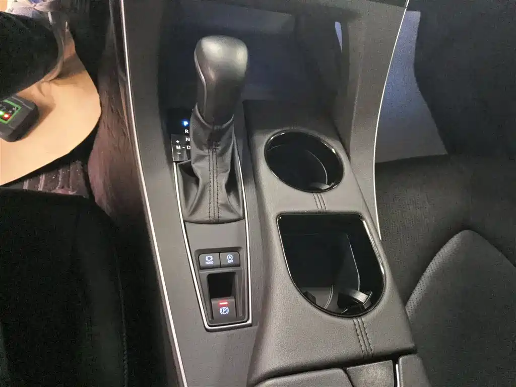 Toyota Avalon 2022 2.0L Luxury Edition фото 14