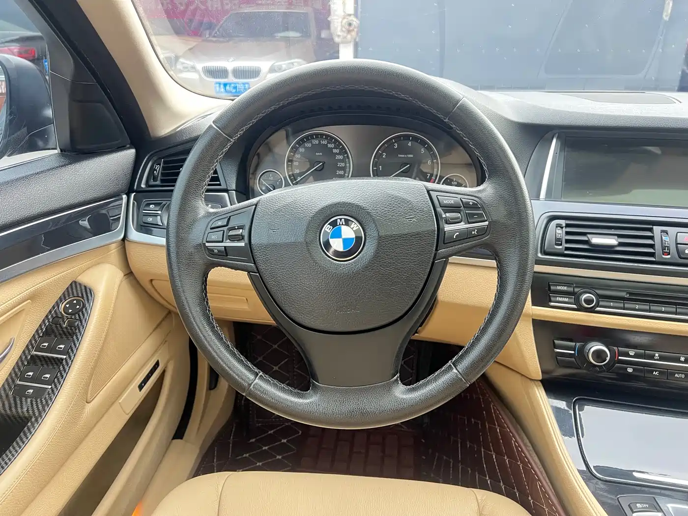 BMW 5 Series 2013 520Li Elegance фото 15