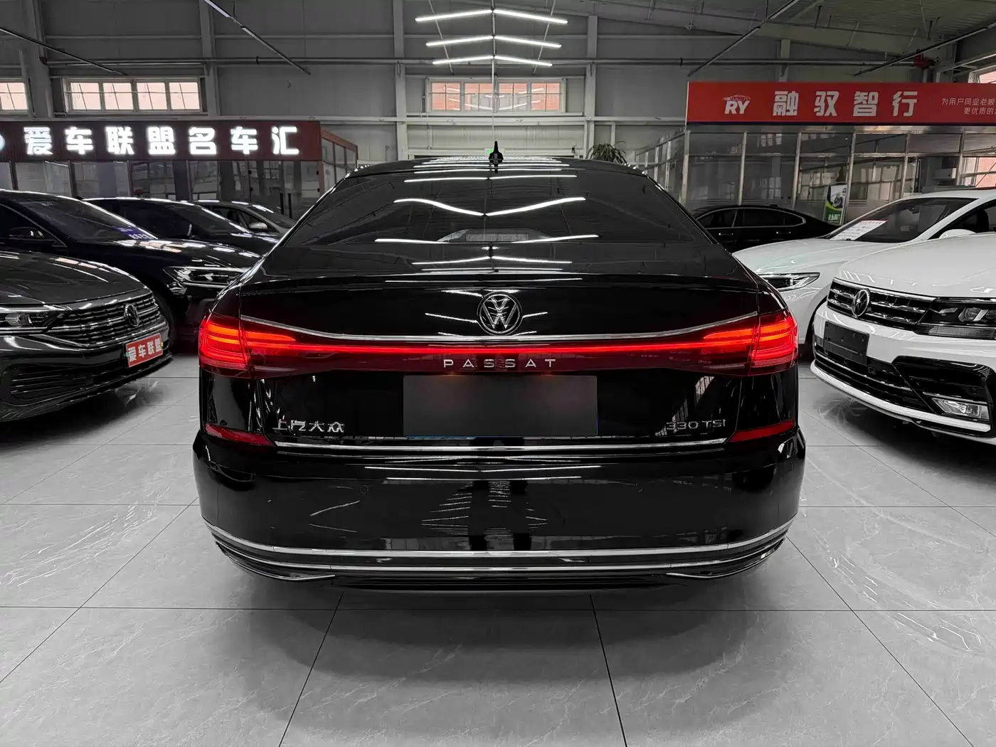 Volkswagen Passat 2023 280TSI Starlight Elite Edition фото 5
