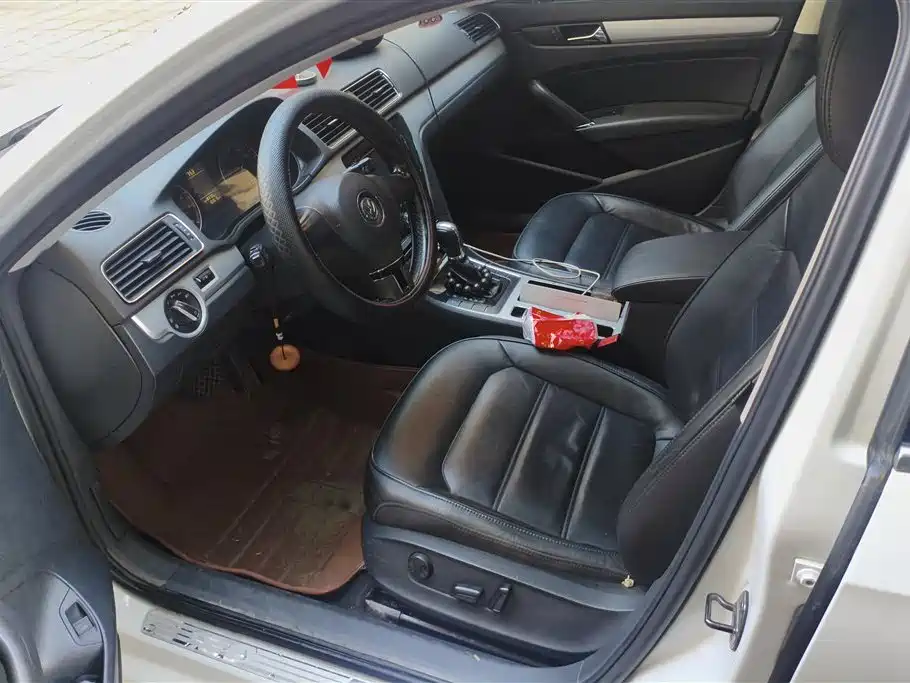 Volkswagen Passat 2014 1.8TSI DSG Luxury Navigation Edition фото 9