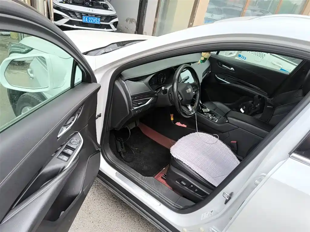 Cadillac XT4 2021 28T FWD Technology Edition фото 16