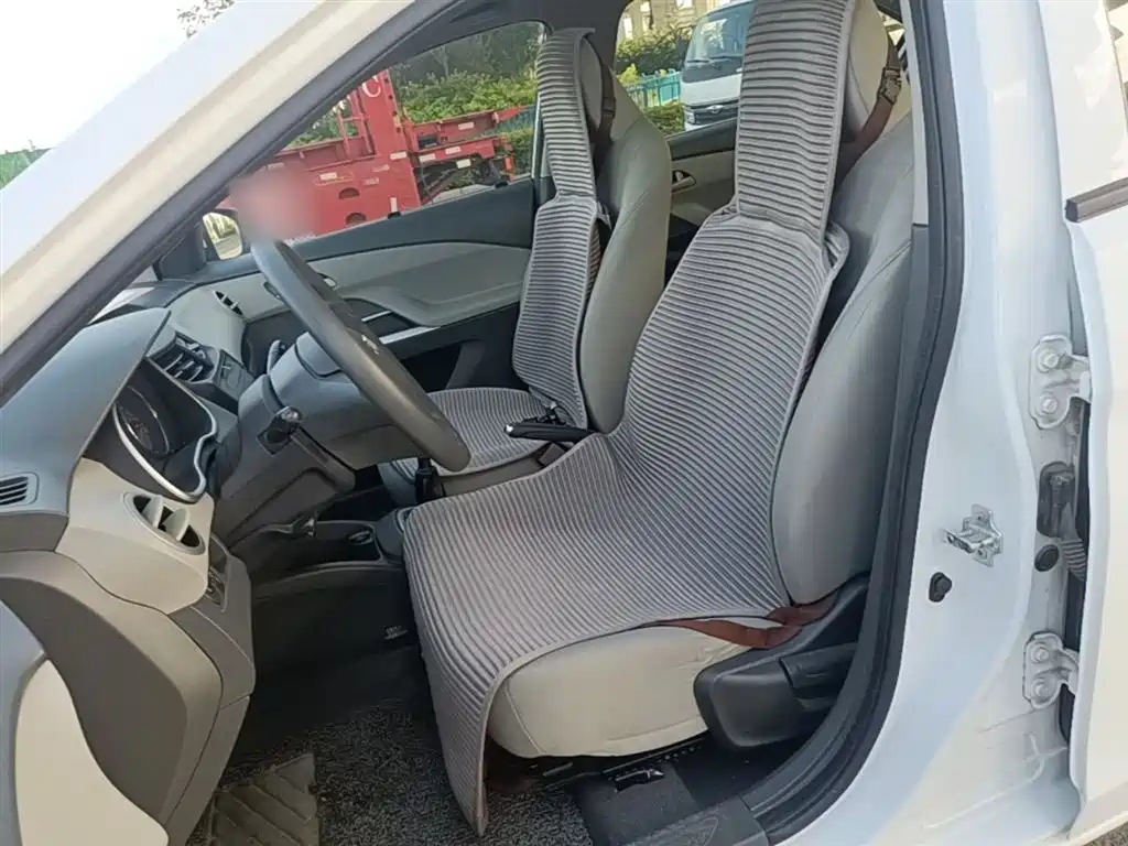 Chevrolet Sail 2015 Sail 3 1.5L Manual Ideal Sunroof Edition фото 15