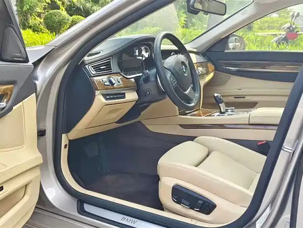 BMW 7 Series 2013 Model 740Li Luxury фото 5