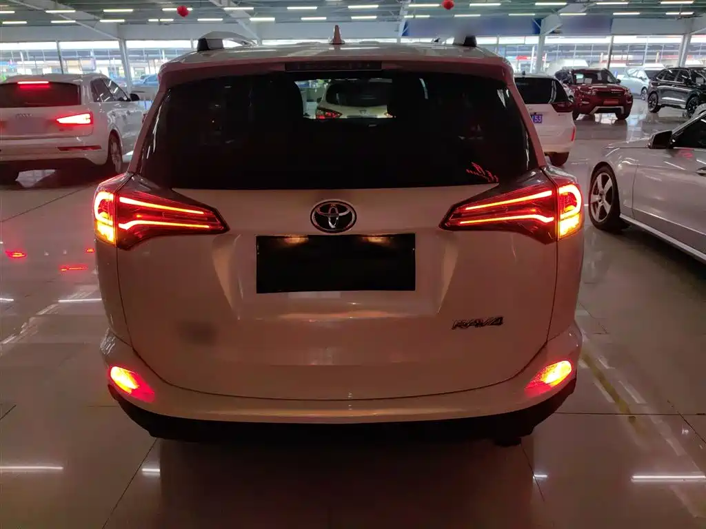 Toyota RAV4 Rongfang 2019 2.0L CVT 2WD Trend Edition China VI фото 4