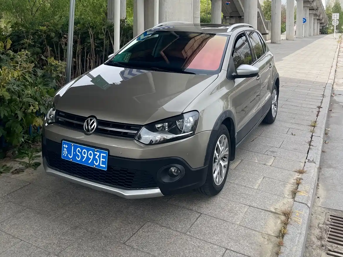 Volkswagen Polo 2014 1.6L Cross Polo Automatic