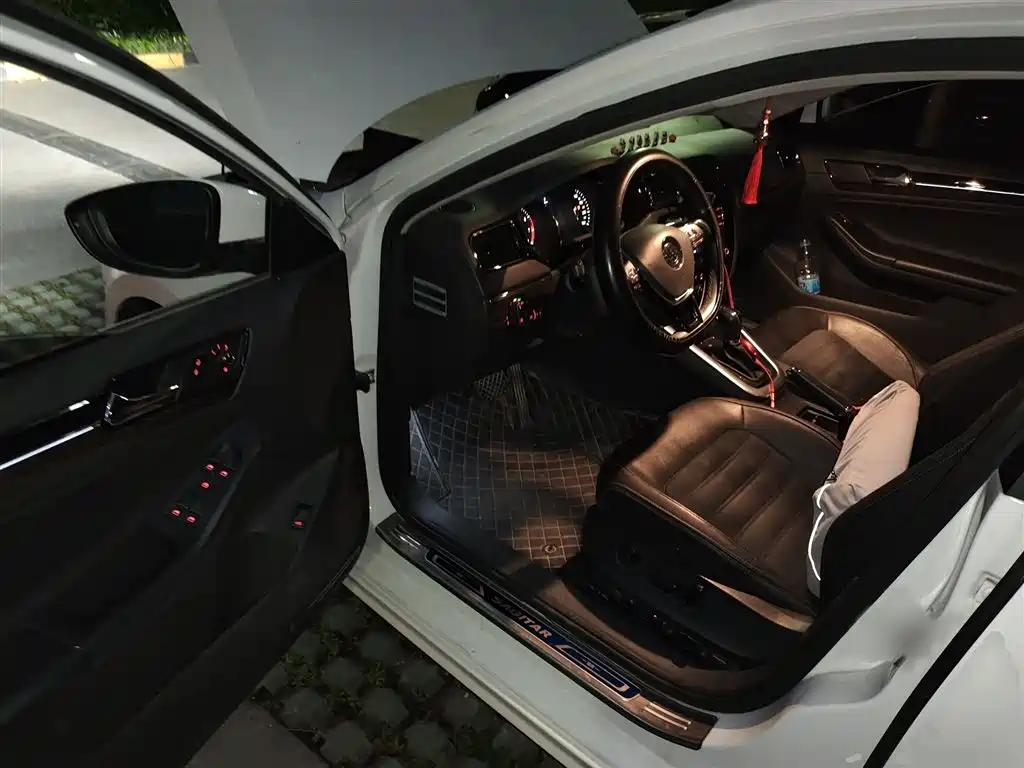 Volkswagen Sagitar 2017 230TSI Automatic Luxury фото 14