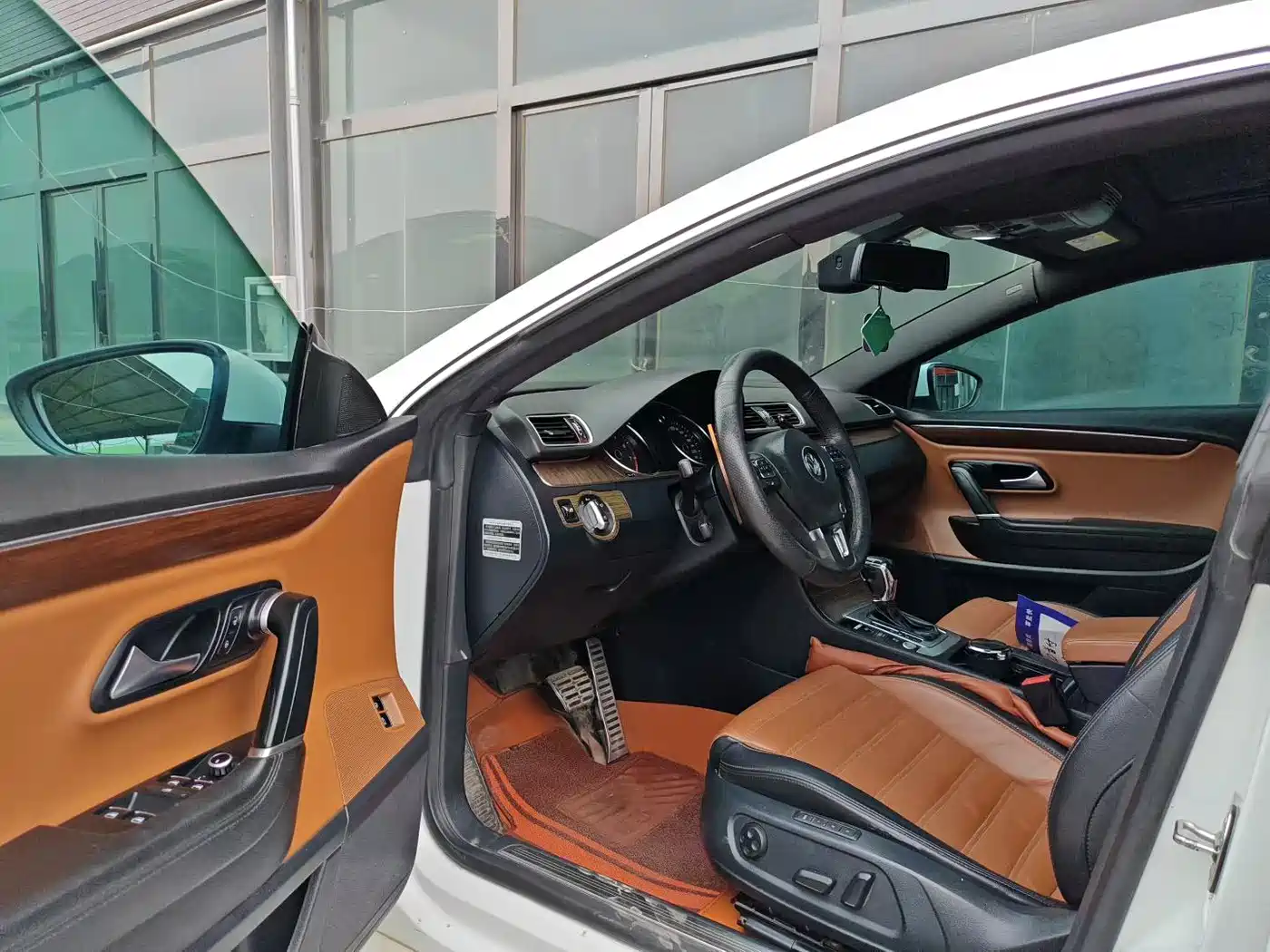 Volkswagen FAW-Volkswagen CC 2016 Model 1.8TSI Luxury фото 7