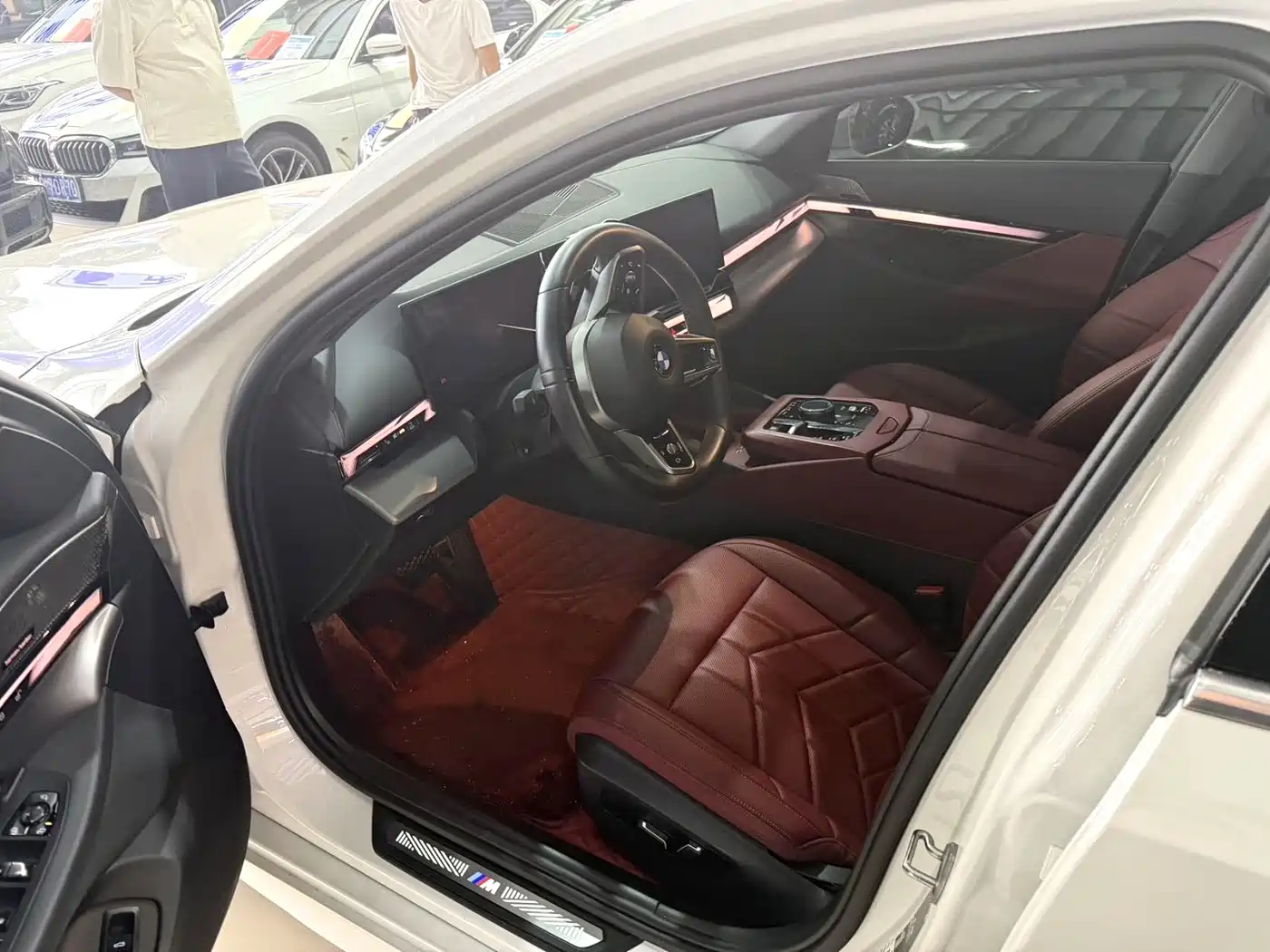 BMW 5 Series 2024 530Li Leading M Sport Package фото 2