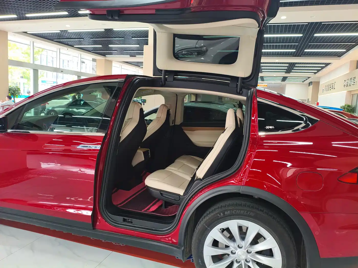 TESLA MODEL X