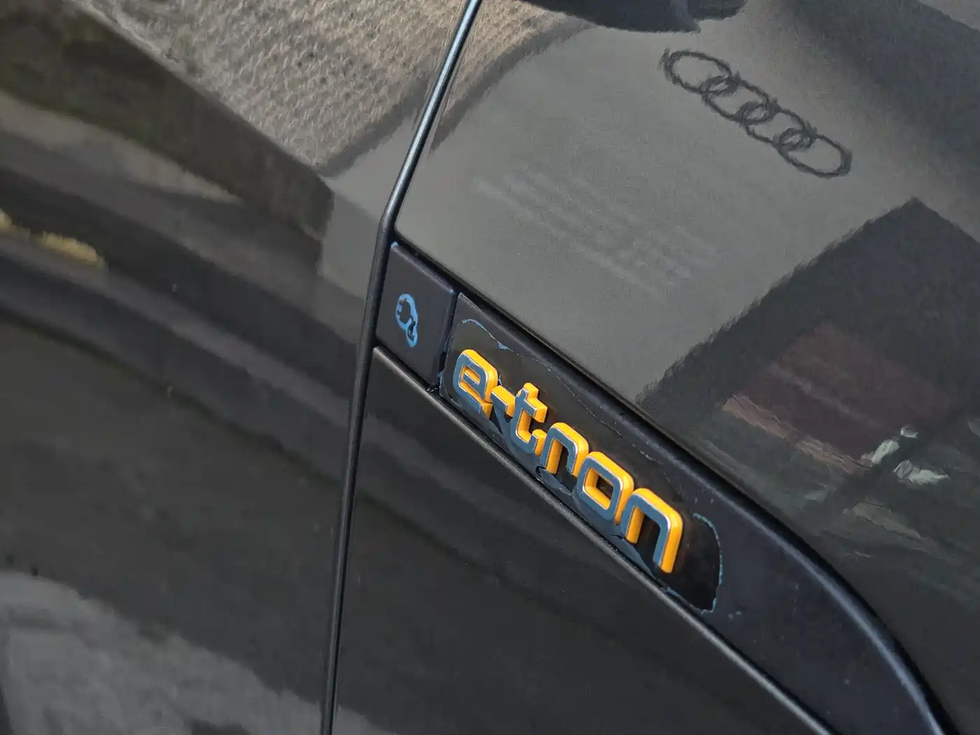 AUDI E TRON