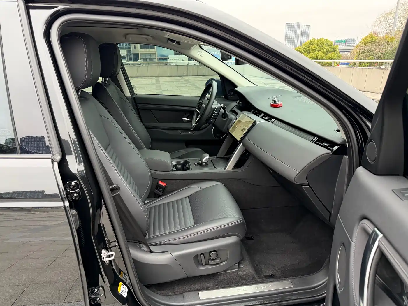 Land Rover Discovery Sport 2025 249PS Performance Tech Edition фото 12
