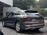 Photo 7 - Audi e-tron