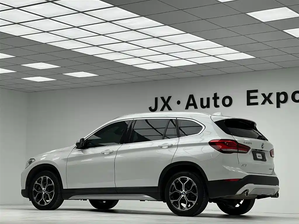 BMW X1 2022 sDrive20Li Fashion фото 8