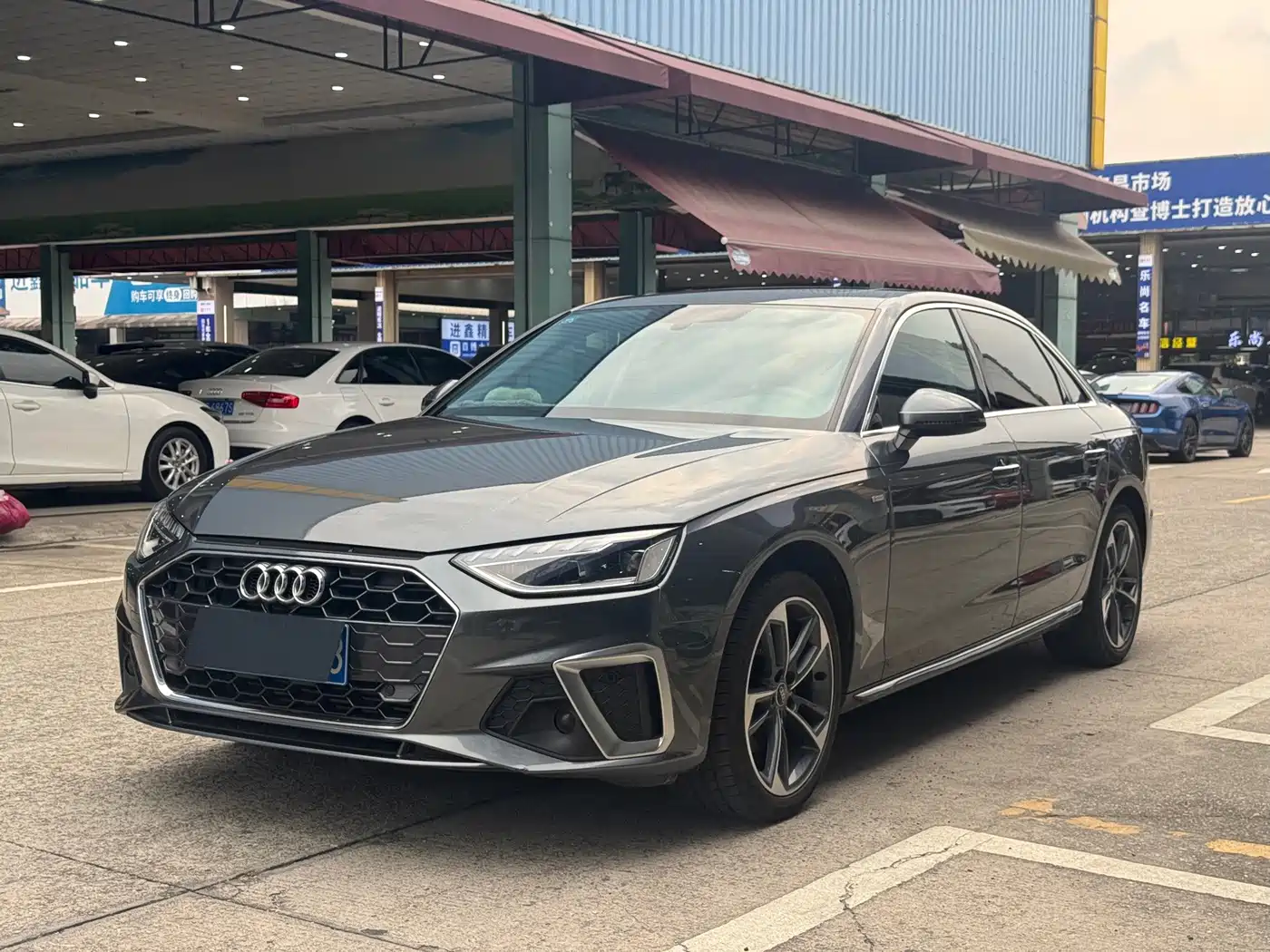 Фото 1 - Audi A4L