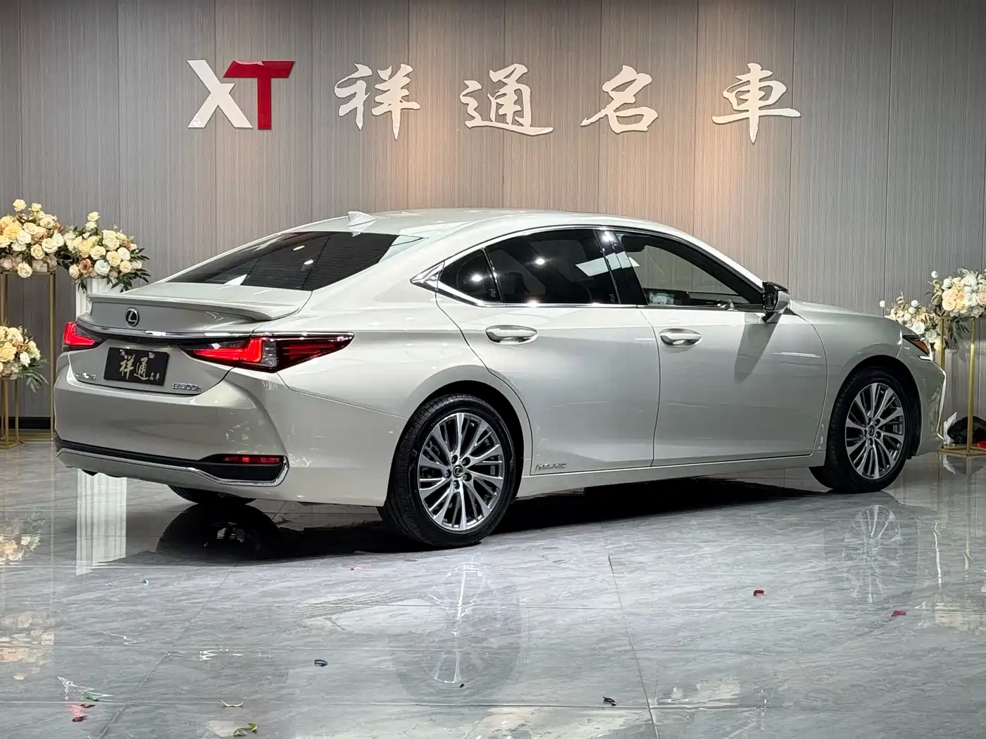 Lexus ES 2020 Model 300h Premium Edition фото 24