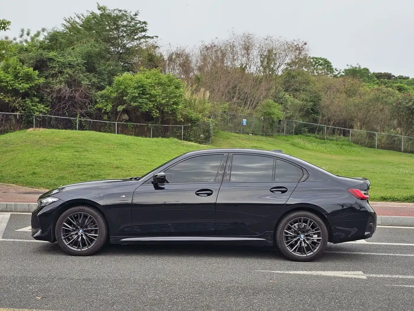 BMW 3 Series 2023 325i M Sport Black Night Package фото 4
