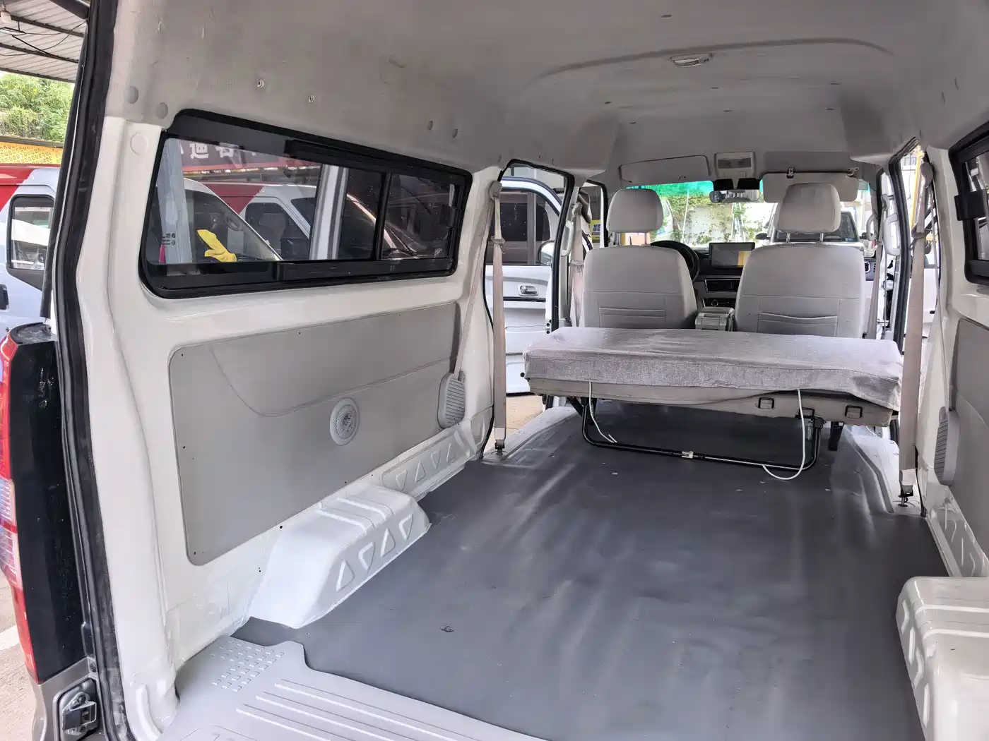Jinbei New Hiace S 2022 2021 1.5L Business Central Air-conditioned Passenger Vehicle China VI SWC15M