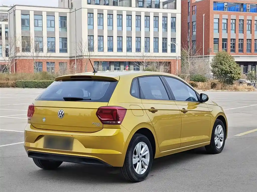 VOLKSWAGEN POLO