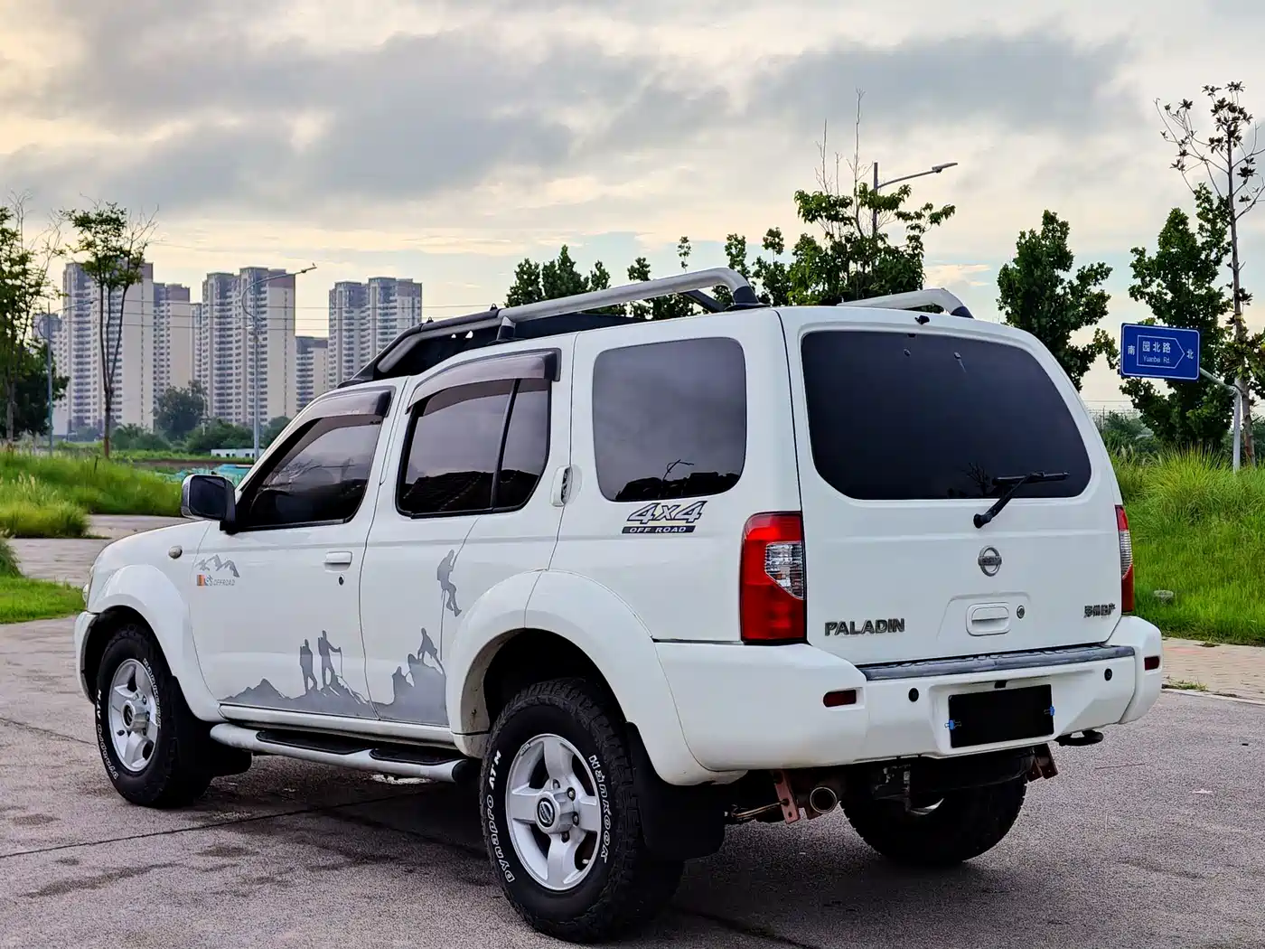 Nissan Paladin 2013 2013 2.4L 4WD Executive Model