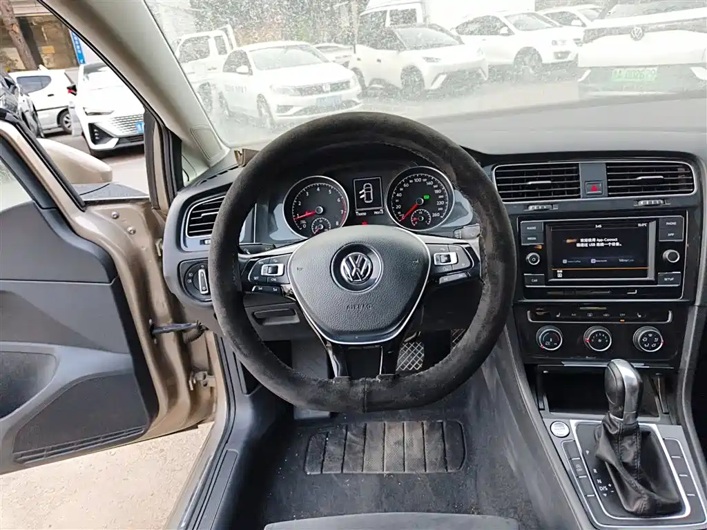 Volkswagen Golf 2018 230TSI Automatic Luxury фото 7