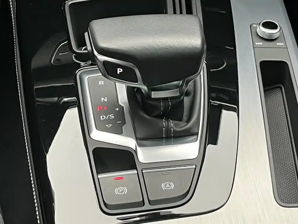 Audi Q5L 2024 Model 40 TFSI Fashion Dynamic фото 26