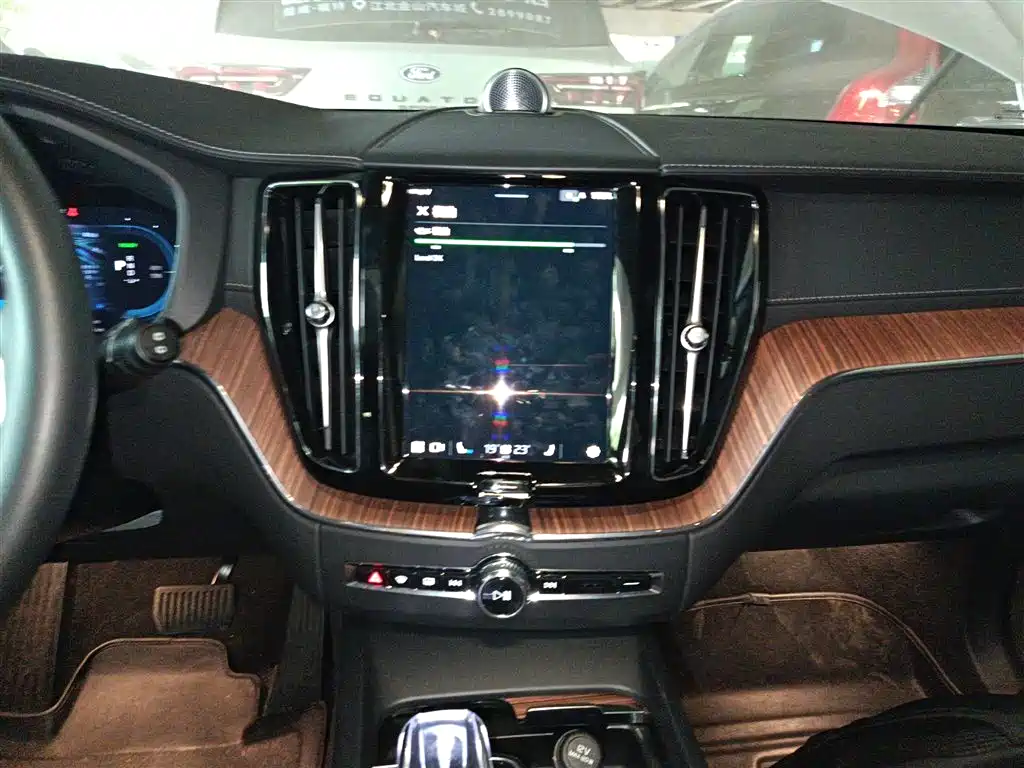 Volvo XC60 Plug-in Hybrid 2024 2025 Plug-in Hybrid Long Range AWD Zhiya Luxury Edition