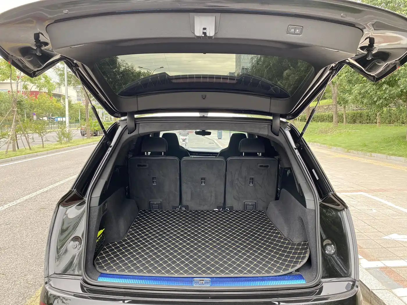Audi SQ7 2024 4.0 TFSI фото 7