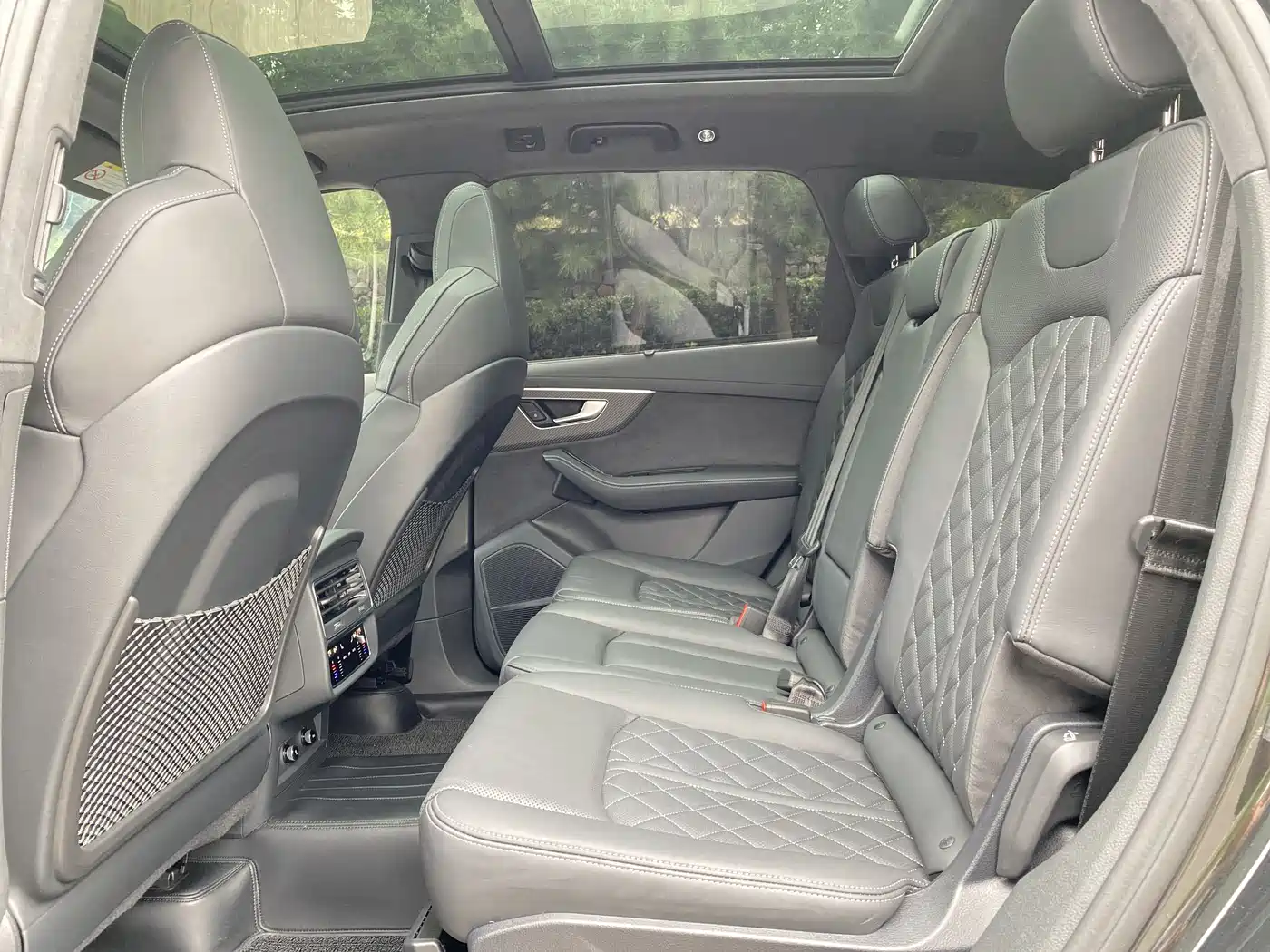 Audi SQ7 2024 4.0 TFSI фото 16