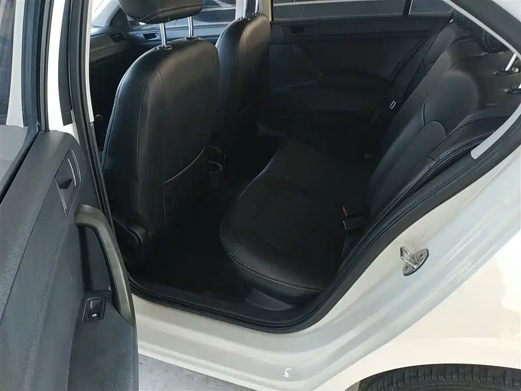 Volkswagen Santana 2016 1.4L Manual Trend Edition фото 17