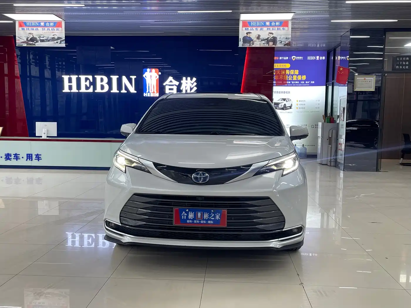 Toyota Sienna 2021 2.5L Hybrid Premium Edition фото 28