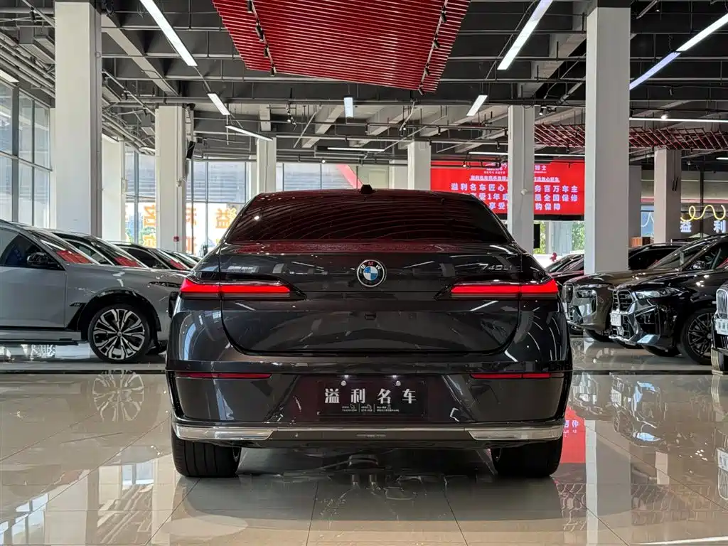 BMW 7 Series 2023 740Li Exclusive M Sport Package фото 9