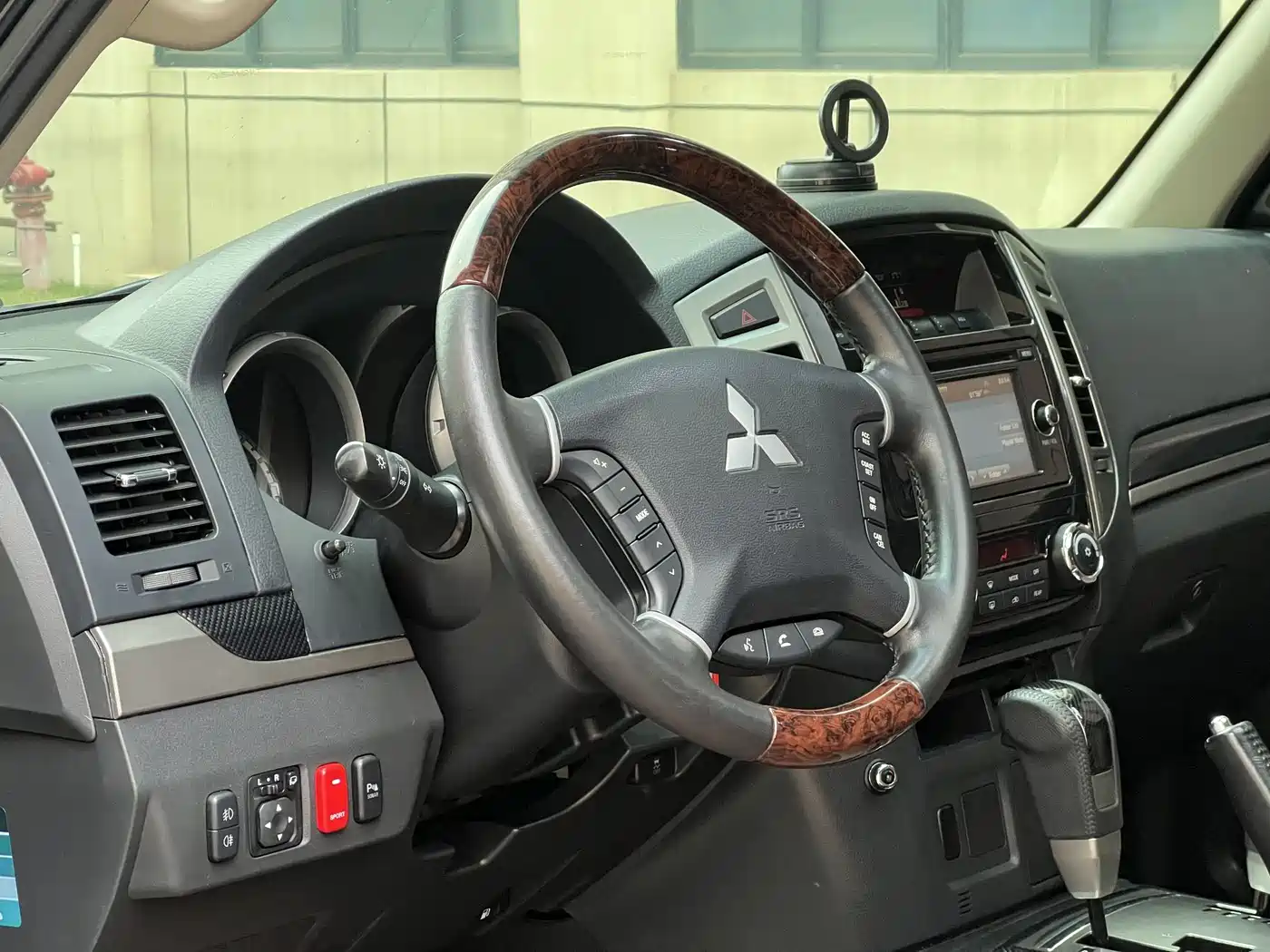 Mitsubishi Pajero (Import) 2019 3.0L Auto Luxury Version фото 5