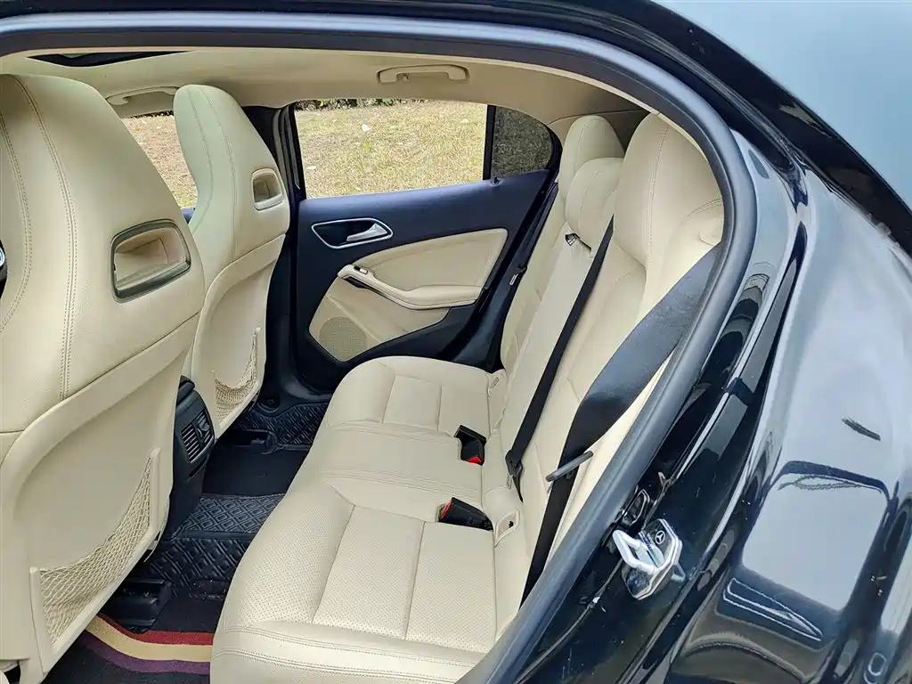 Mercedes-Benz GLA 2016 GLA 200 Dynamic фото 8