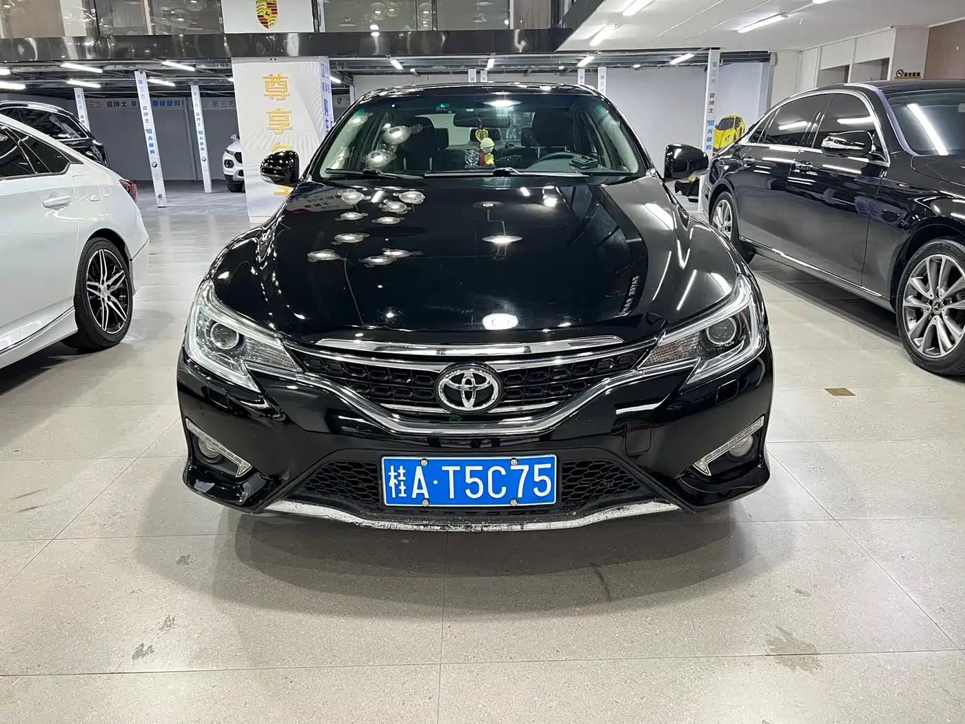 Toyota Reiz 2013 2.5V Premium Edition фото 2