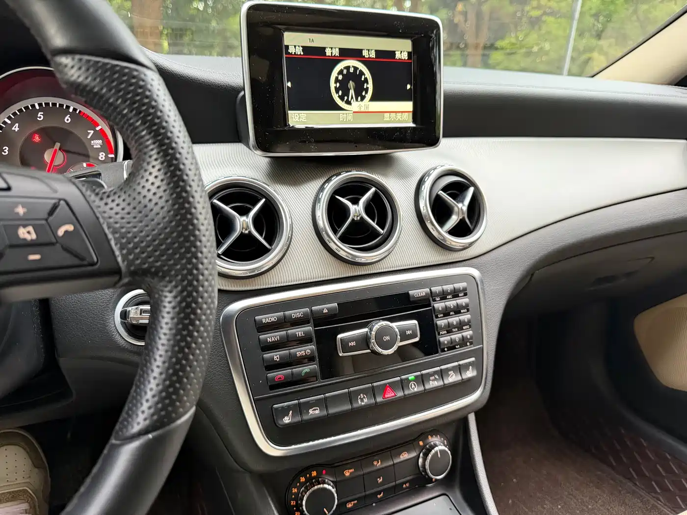 Mercedes-Benz GLA 2015 GLA 220 4MATIC Fashion Edition фото 11
