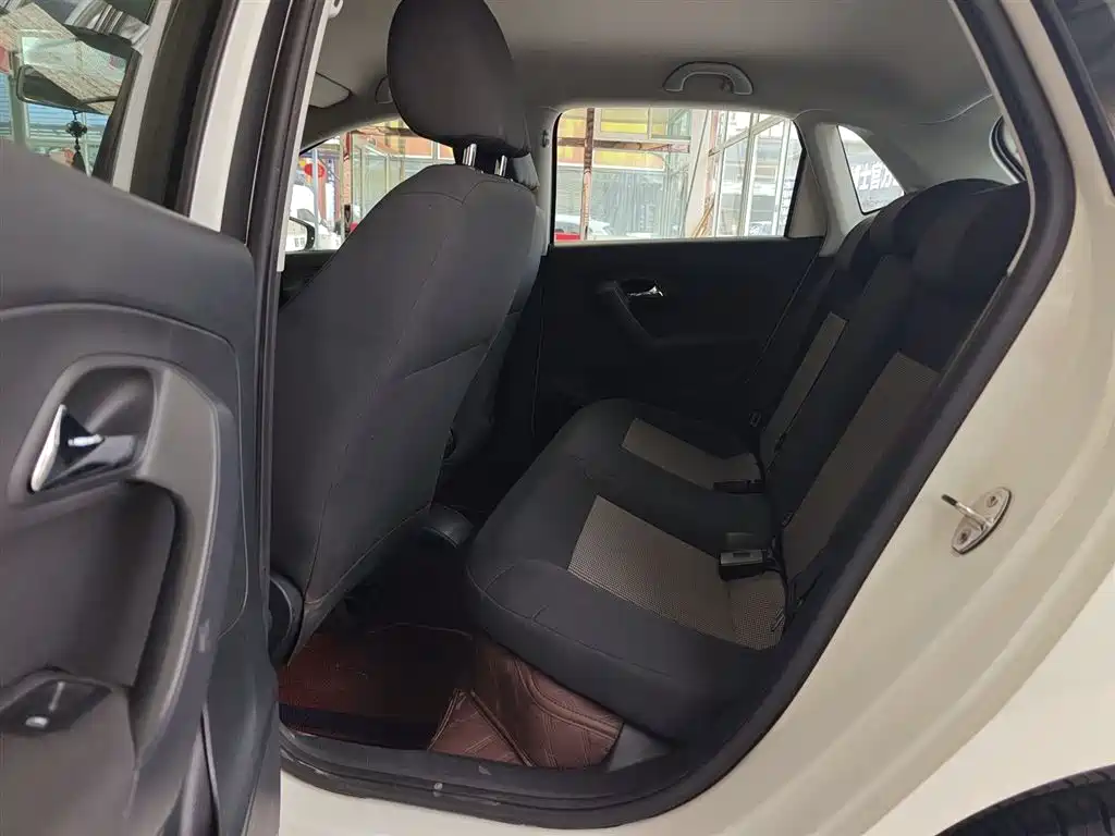 Volkswagen Polo 2016 1.4L Automatic Trend фото 19